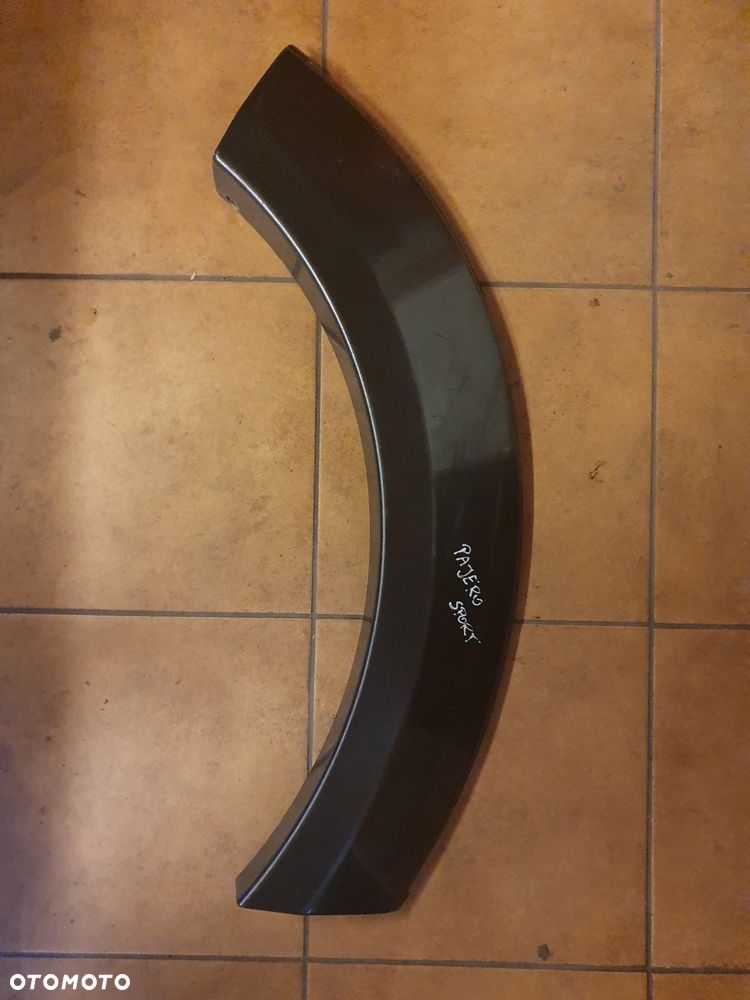 NAKŁADKA BŁOTNIKA MITSUBISHI PAJERO SPORT LEWA TYLNA 99-06 KOD A75