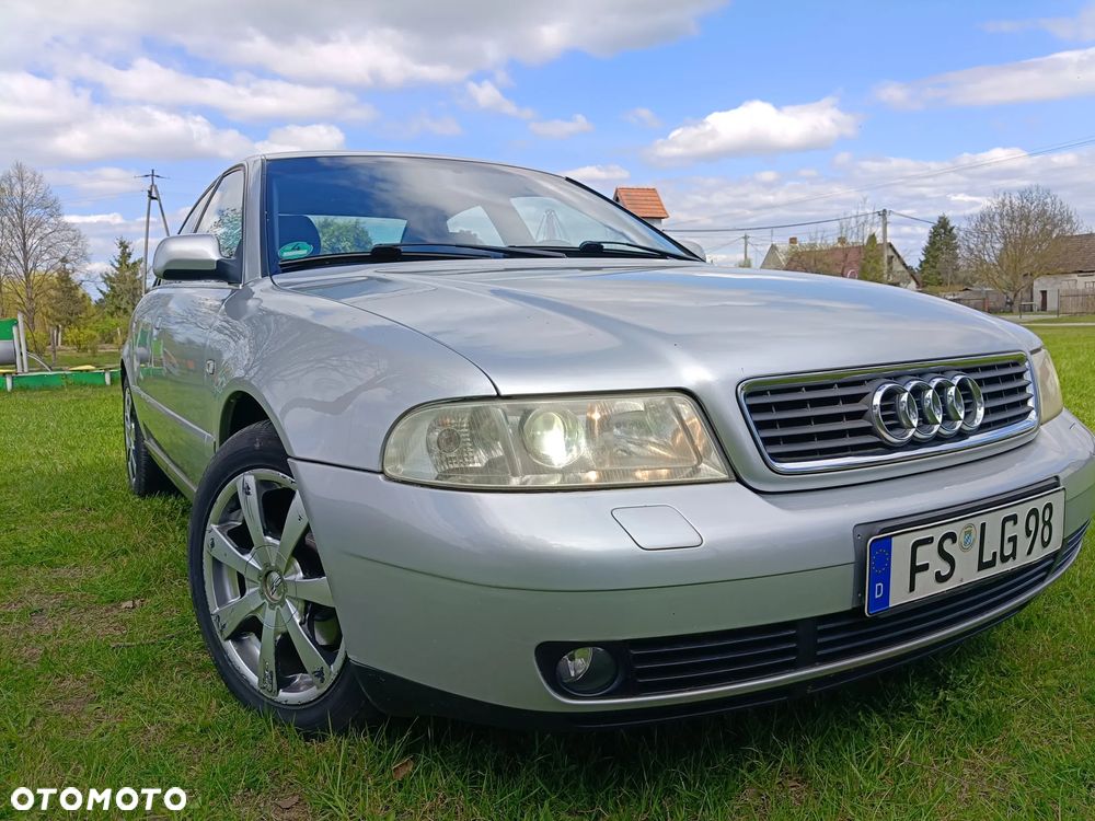 Audi A4 Limousine - 1