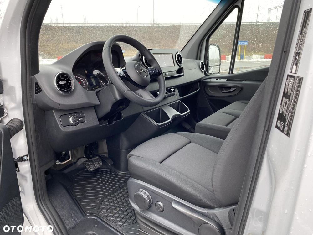 Mercedes-Benz Sprinter - 9