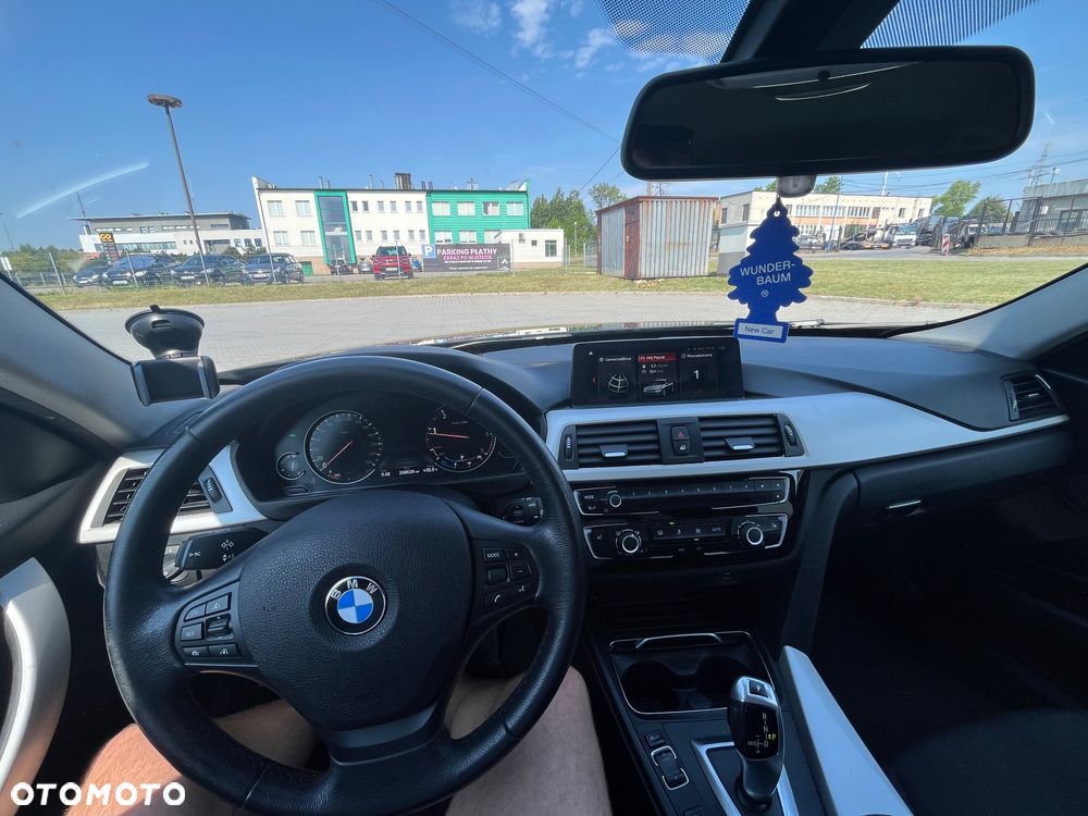 BMW Seria 3 320d - 24
