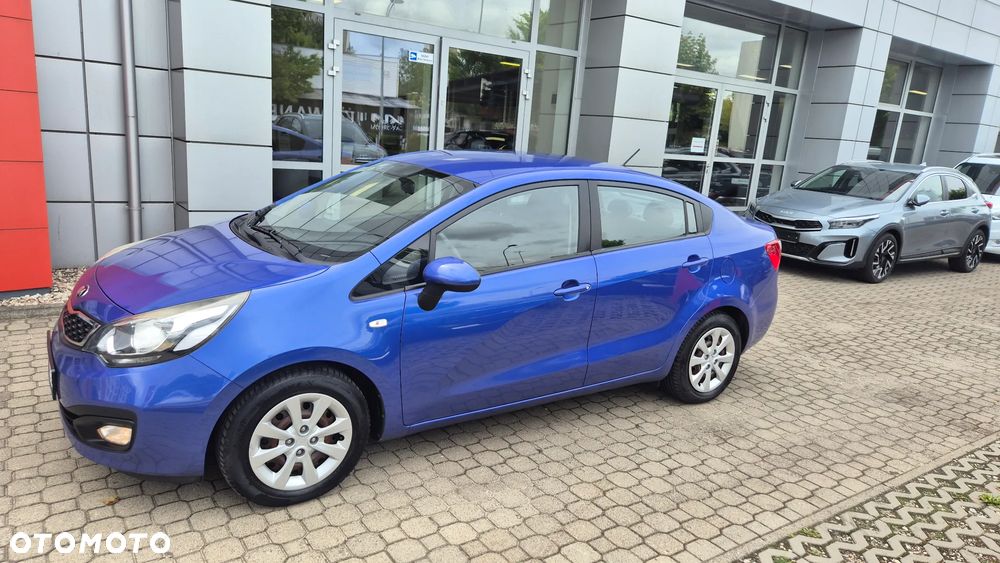 Kia Rio 1.2 L - 4