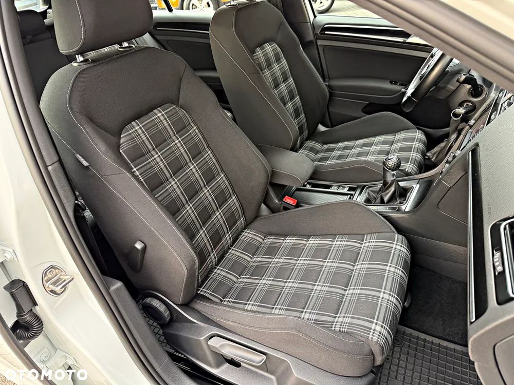 Volkswagen Golf GTD (BlueMotion Technology) - 24