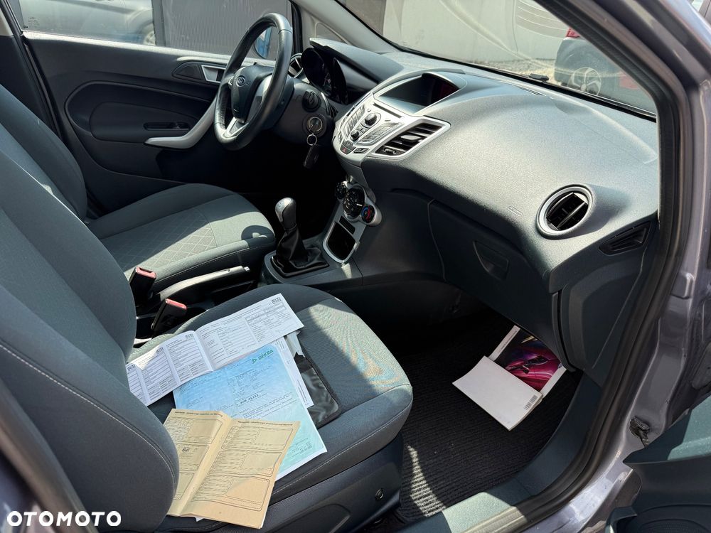 Ford Fiesta 1.25 Ghia - 10