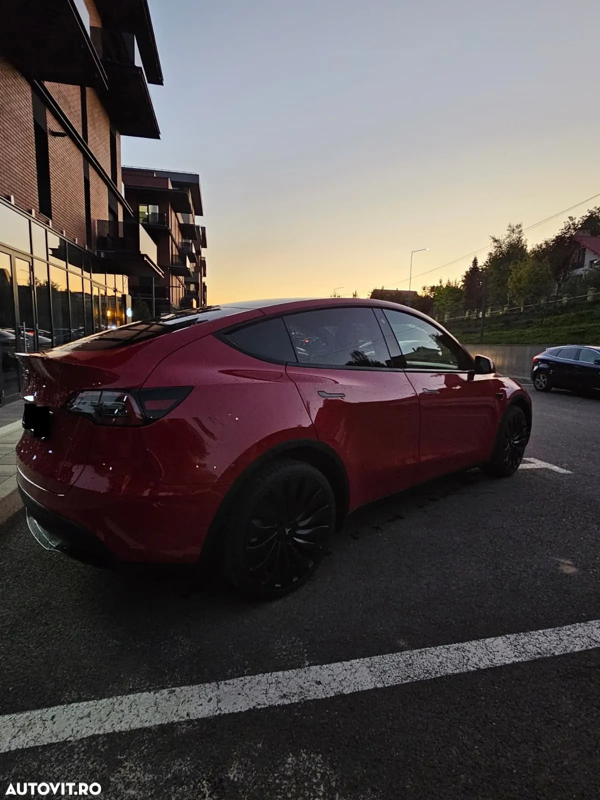 Tesla Model Y Long Range Dual Motor AWD - 6