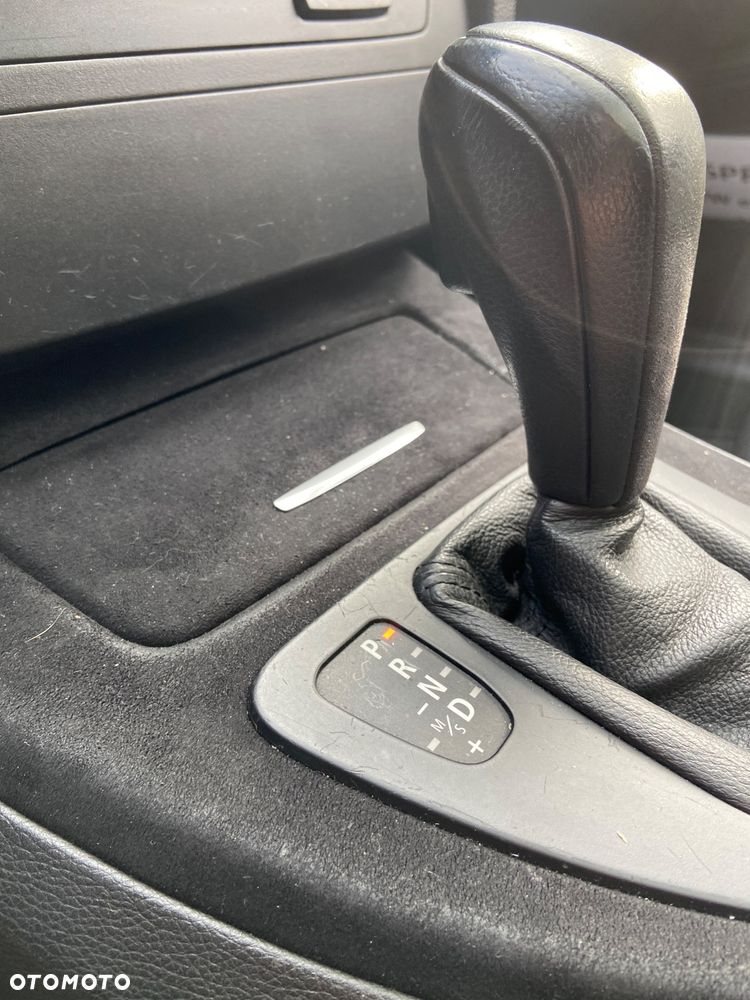 BMW Seria 3 325d DPF Touring - 21