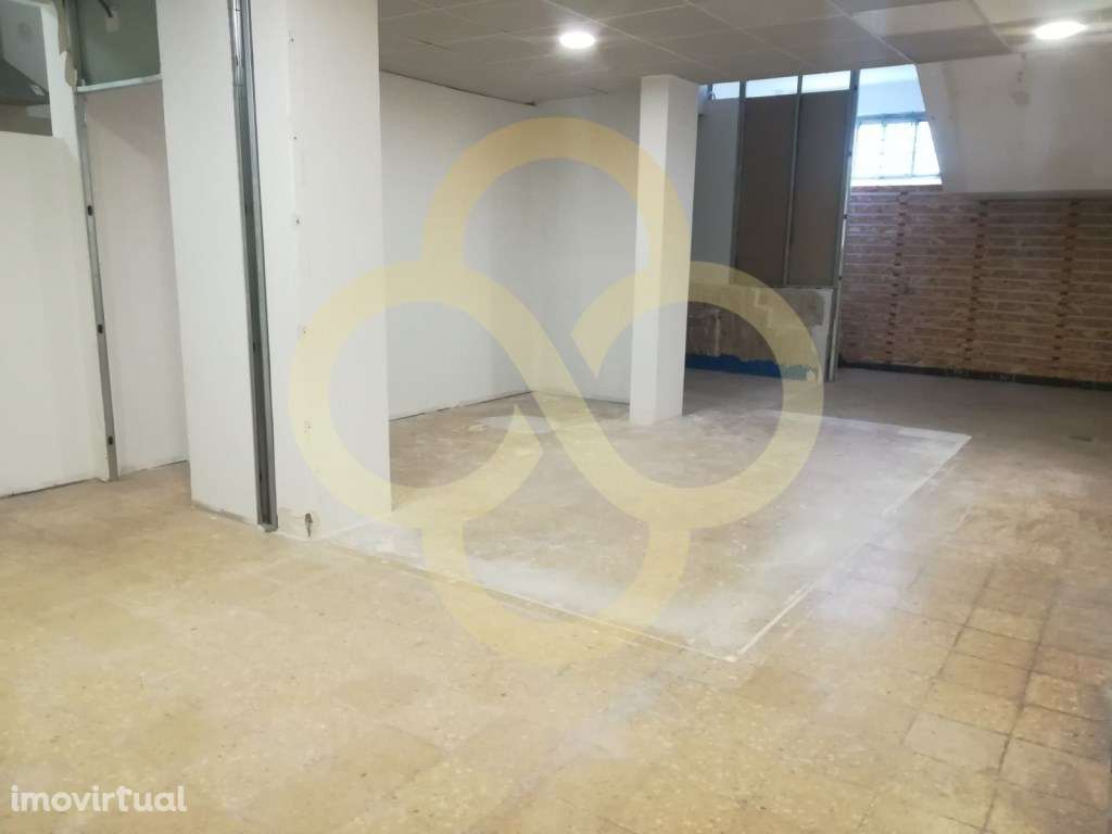 Loja em frente ao Hospital LUZ, Amadora - Grande imagem: 5/15