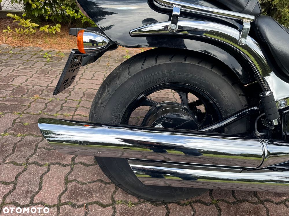 Suzuki Intruder - 11
