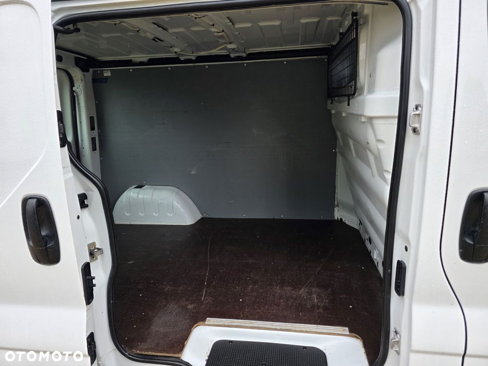 Opel Vivaro - 11