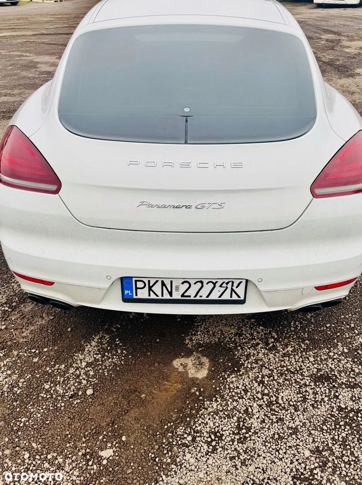 Porsche Panamera - 4