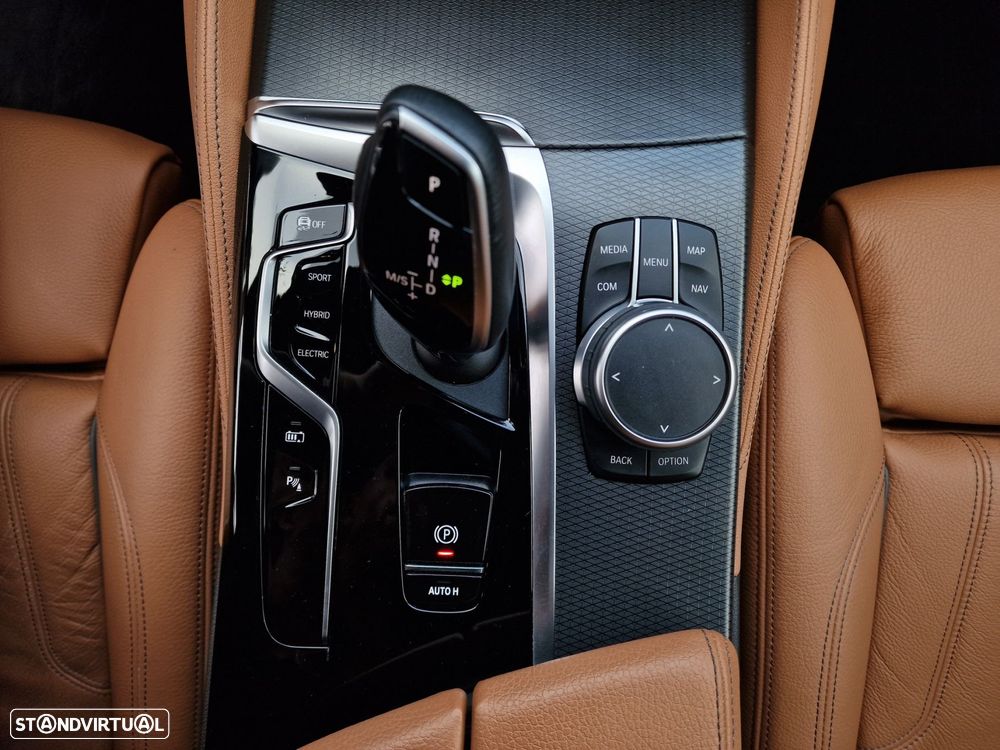 BMW 530 e Pack Desportivo M - 28