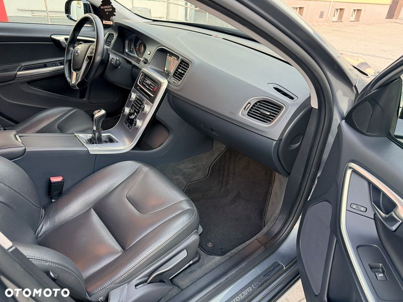 Volvo V60 Cross Country D3 Momentum - 16