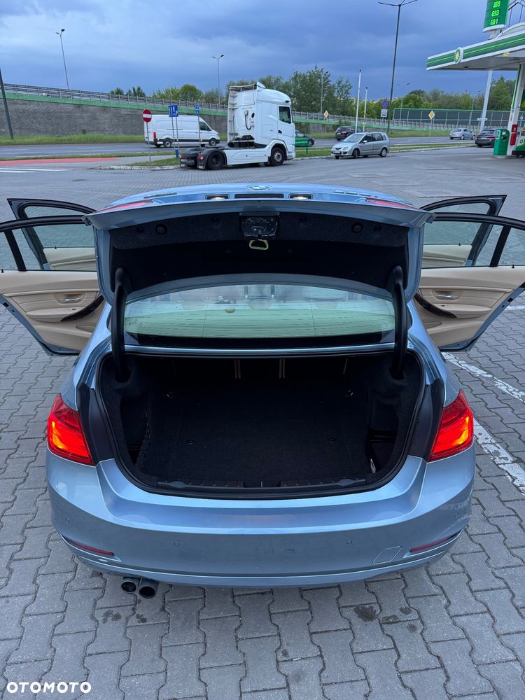 BMW Seria 3 328i xDrive - 11
