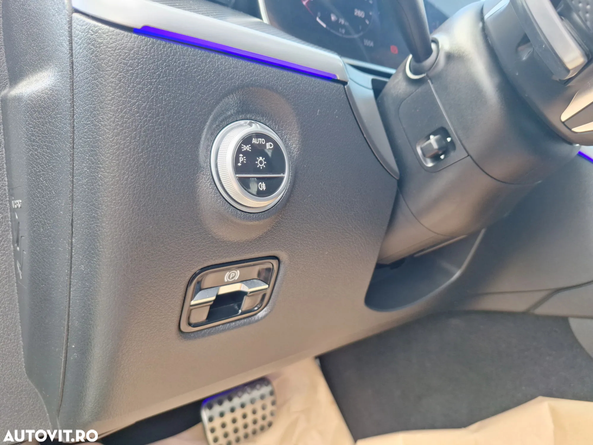 Mercedes-Benz C 300 4Matic T 9G-TRONIC - 23