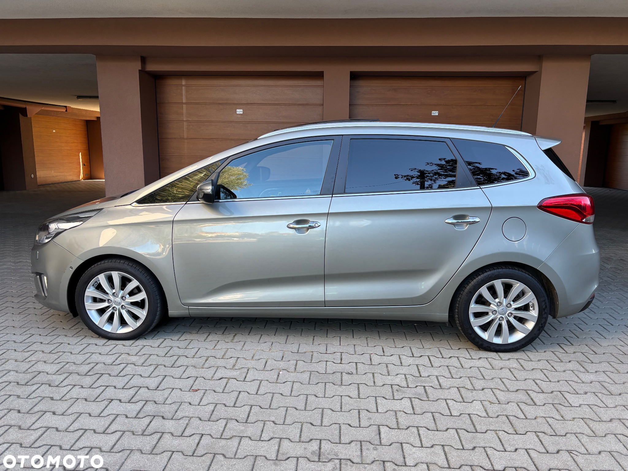 Kia Carens 1.7 CRDi 136 Dream Team Edition - 2