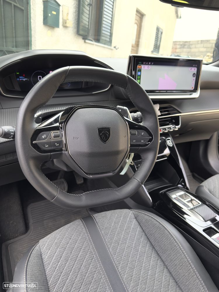 Peugeot 2008 1.2 PureTech Allure EAT8 - 21