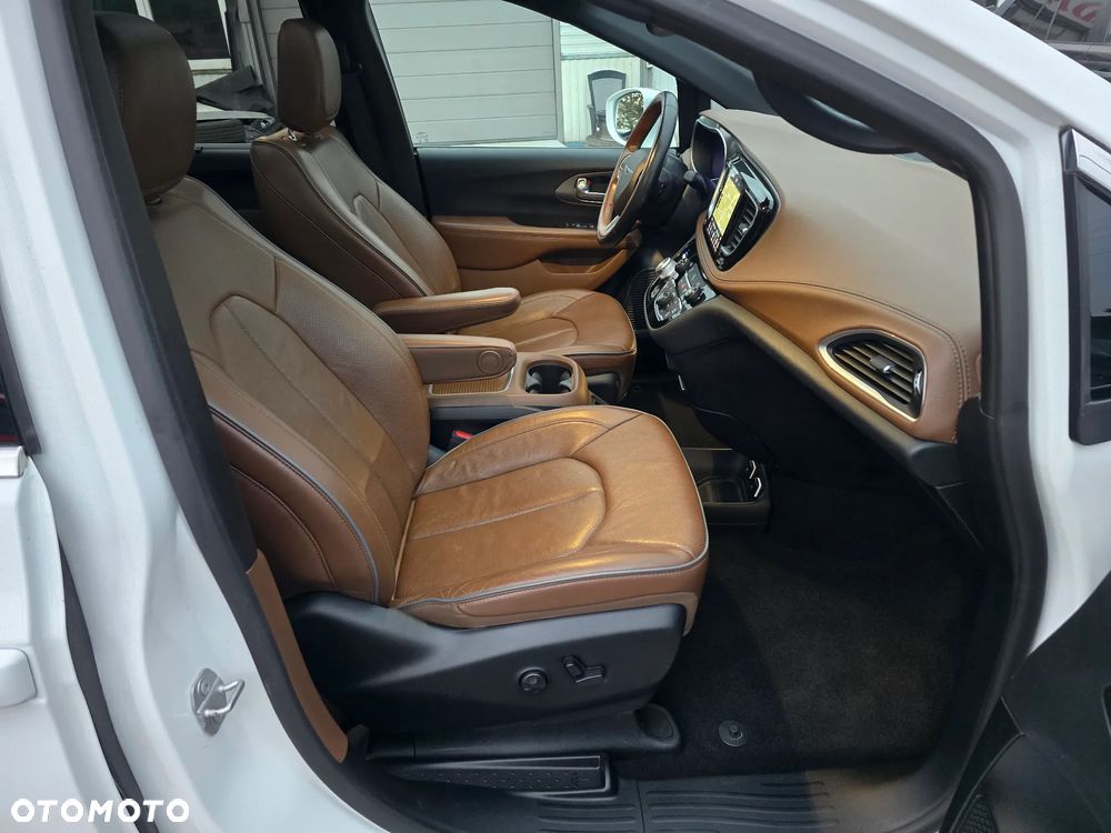 Chrysler Pacifica - 34