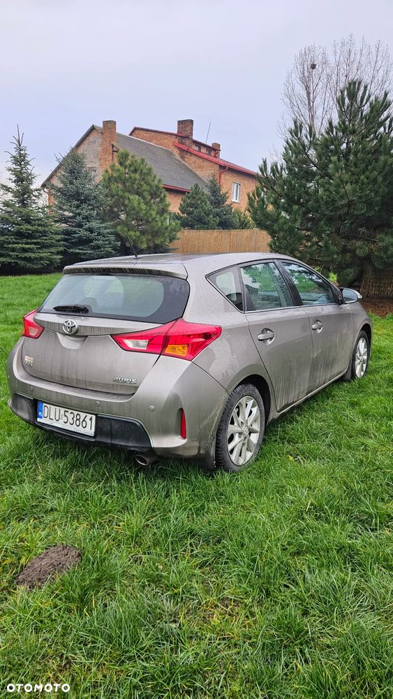 Toyota Auris 1.6 Premium Comfort - 4