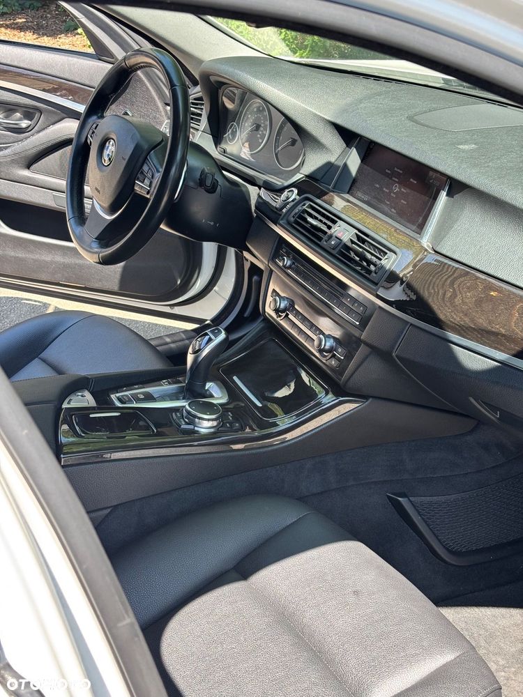 BMW Seria 5 528i xDrive Luxury Line - 17