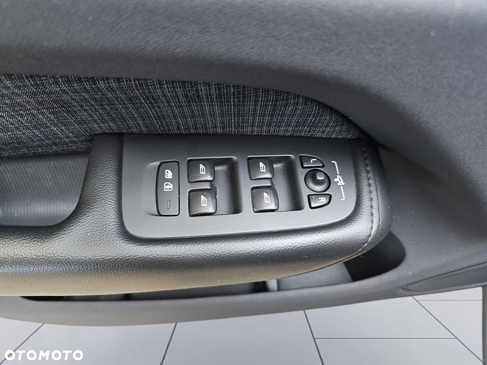 Volvo XC 60 B4 B Essential - 19