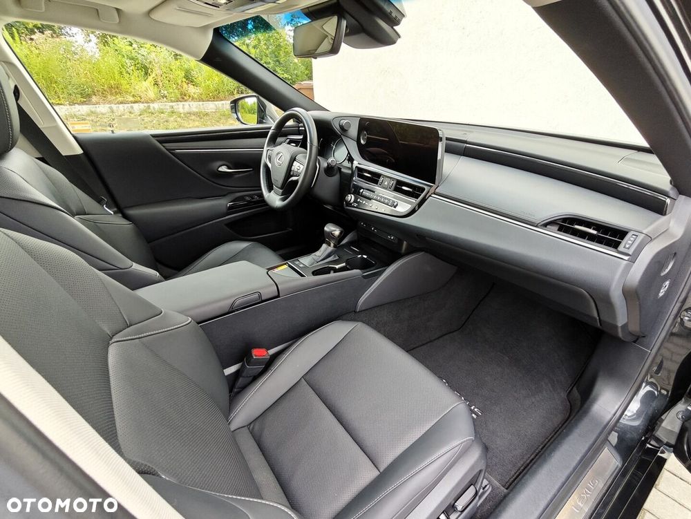 Lexus ES 300h Business Edition - 4