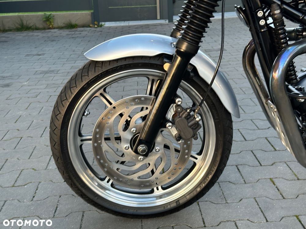 Triumph Bonneville - 35