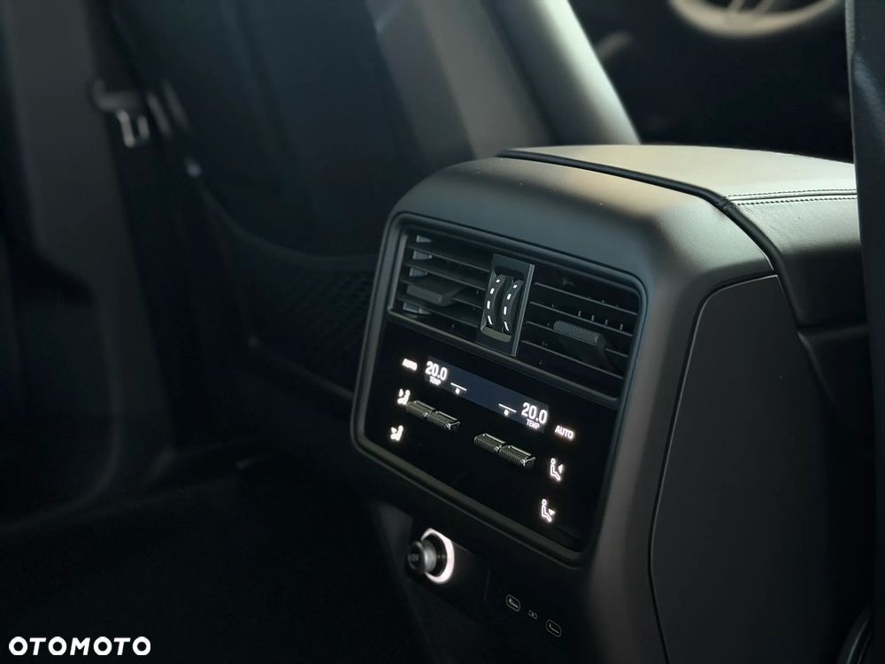 Porsche Cayenne E-Hybrid PHEV Black Edition - 38