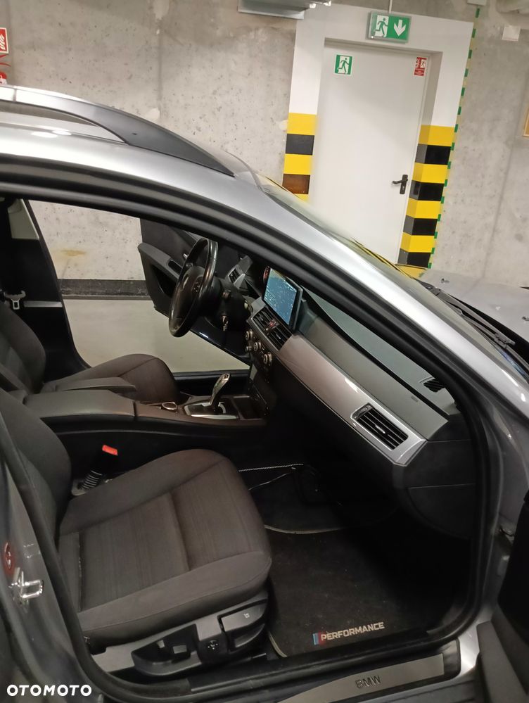 BMW Seria 5 525d Touring - 16