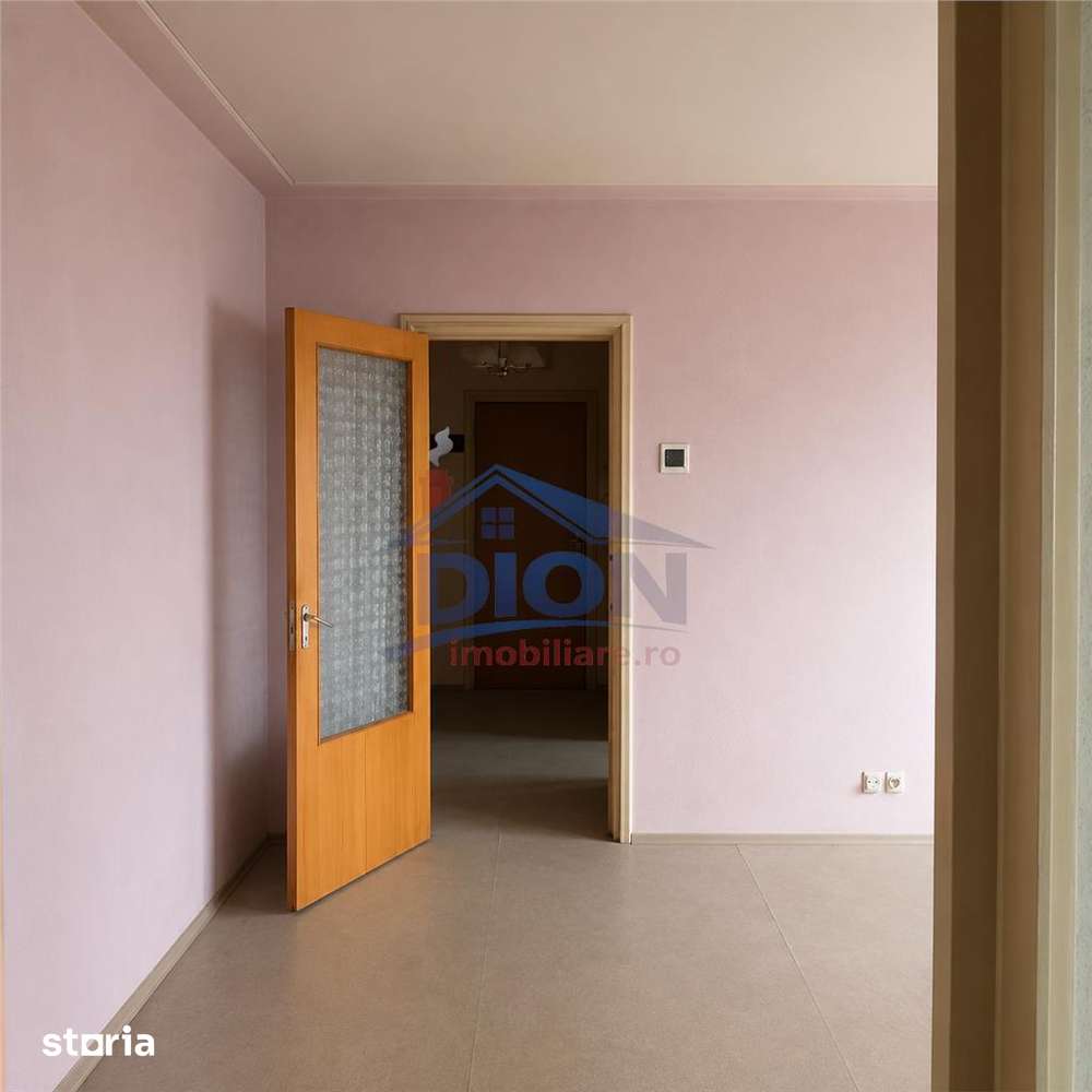 RAHOVA Pucheni langa posta 64 mp | Etaj 24 — fotografia 3