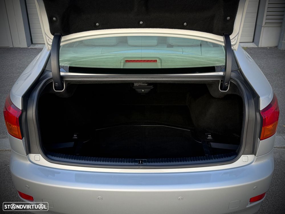 Lexus IS 220 d P.Luxury 4D - 34