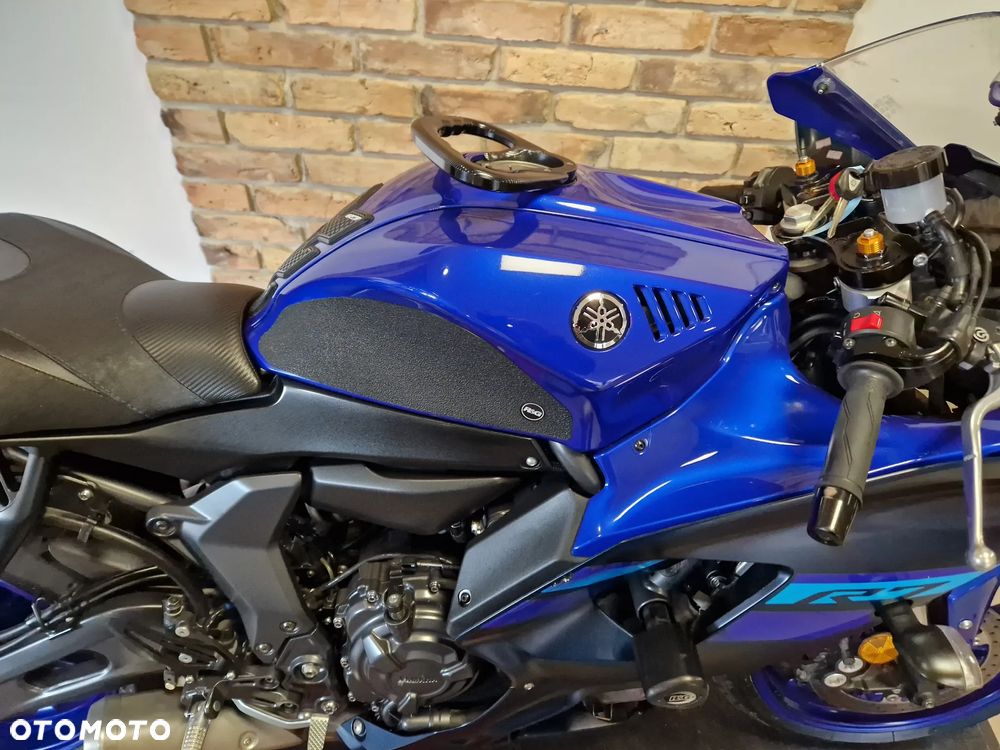 Yamaha R7 - 32
