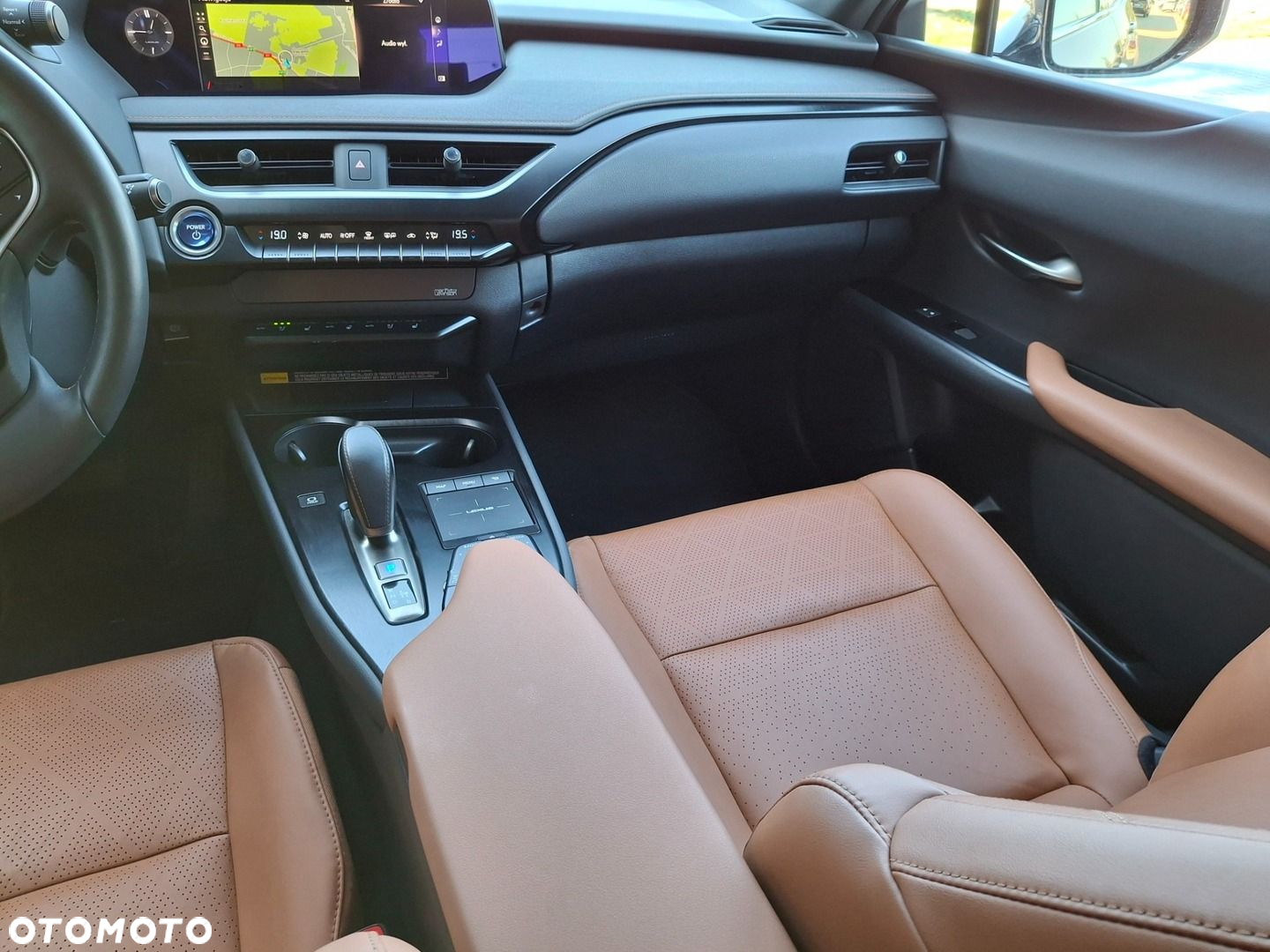 Lexus UX - 12