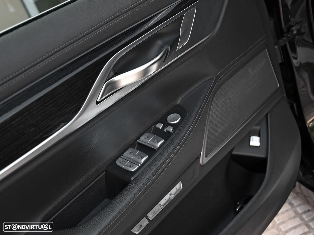 BMW 730 d Pack M - 23
