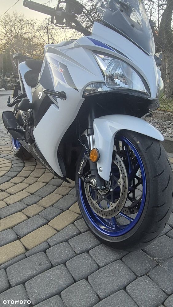 Suzuki GSX - 6