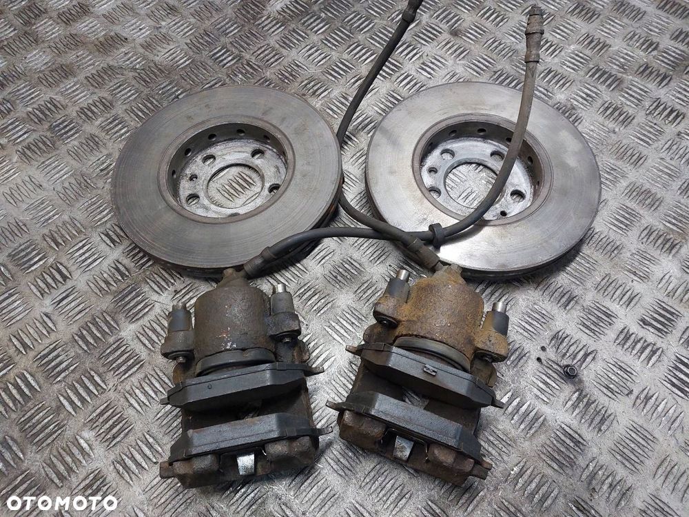 TARCZE HAMULCOWE PRZÓD + KLOCKI + ZACISKI BOSCH AUDI A3 8L 1.6 GOLF IV - 3