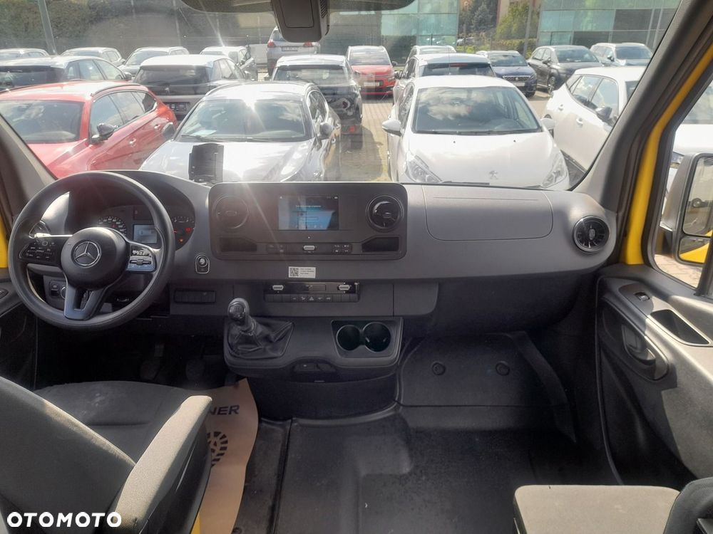 Mercedes-Benz Sprinter - 13