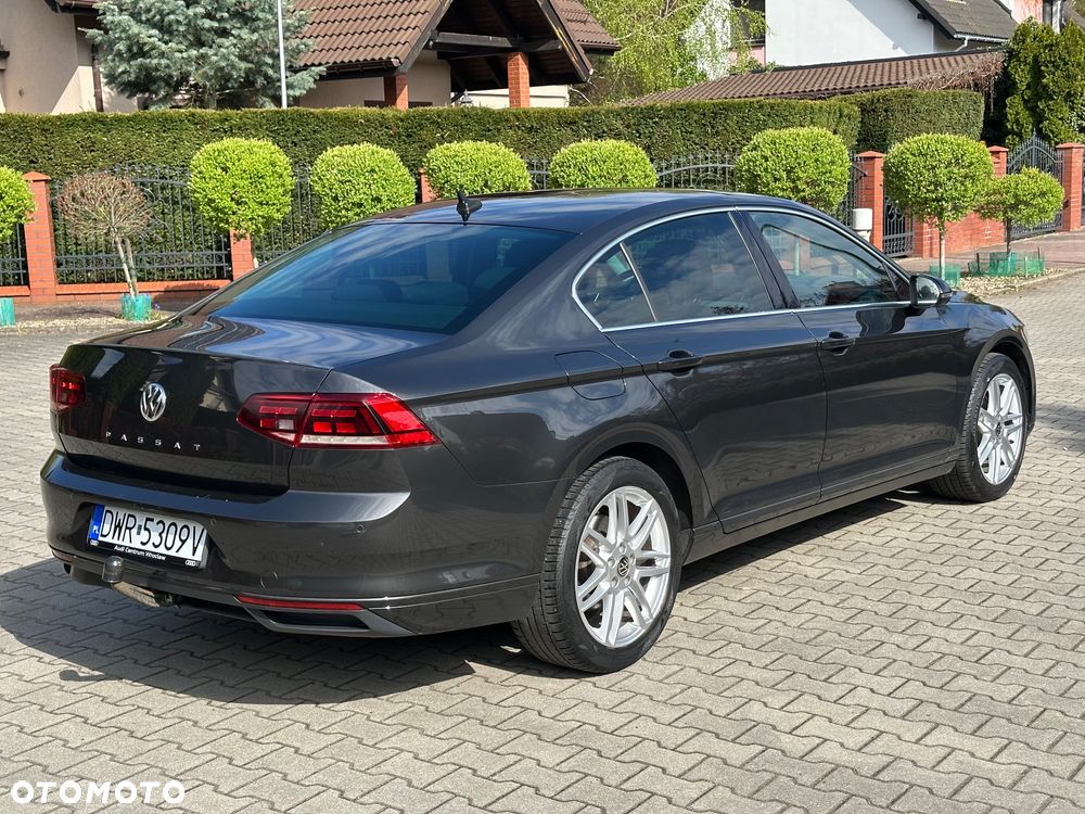 Volkswagen Passat 2.0 TDI Elegance DSG - 13