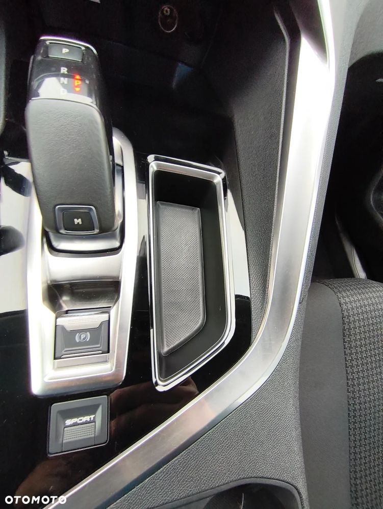 Peugeot 3008 PureTech 130 Stop & Start GPF EAT8 Allure - 18