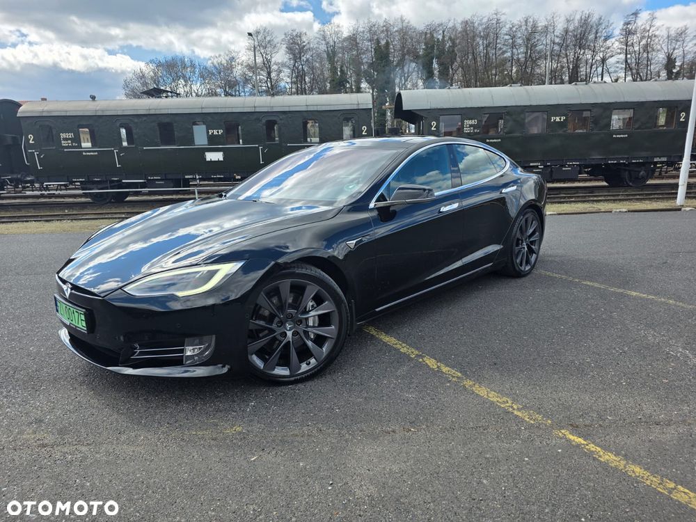 Tesla Model S - 9