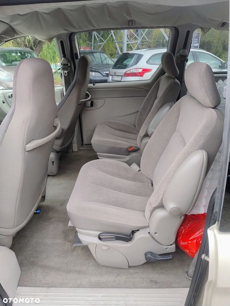 Chrysler Town & Country 3.3 - 9
