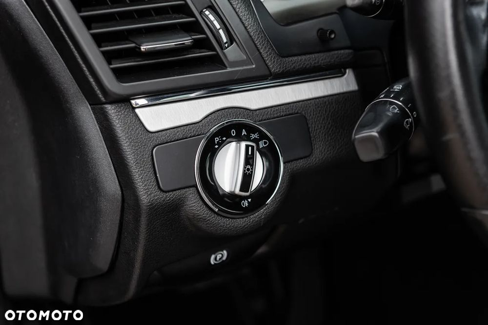 Mercedes-Benz Klasa E 250 CDI 4-Matic BlueEff - 21