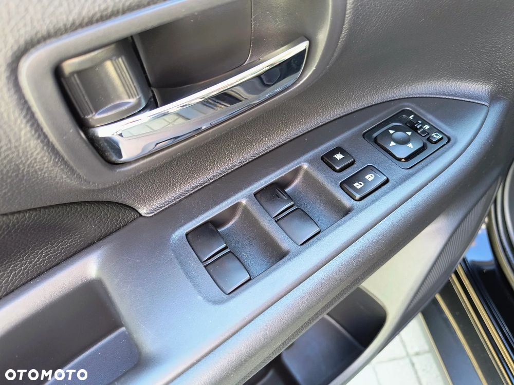 Mitsubishi Outlander Instyle NAVI + - 21