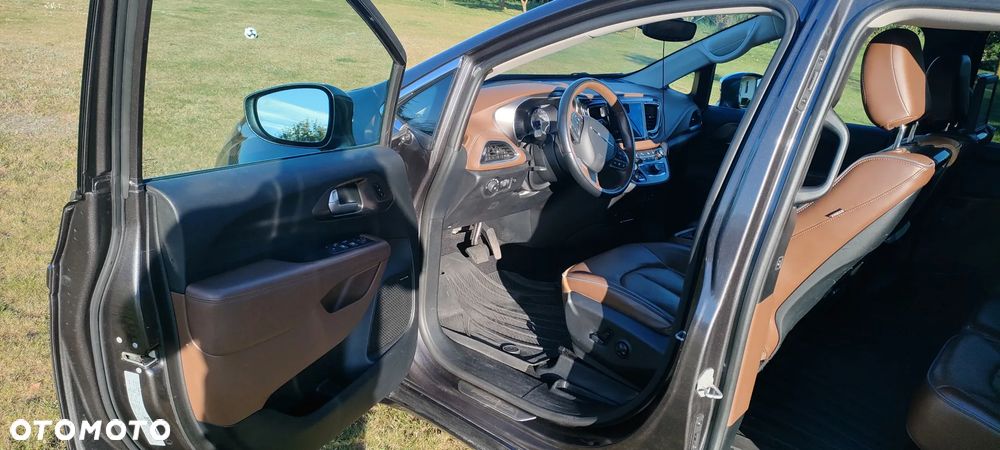 Chrysler Pacifica - 8