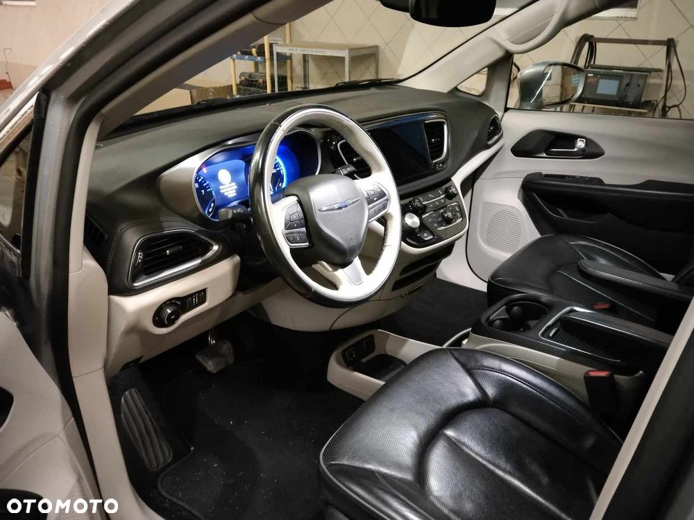 Chrysler Pacifica - 7
