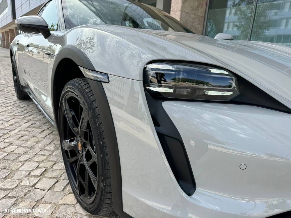 Porsche Taycan Cross Turismo 4 - 6