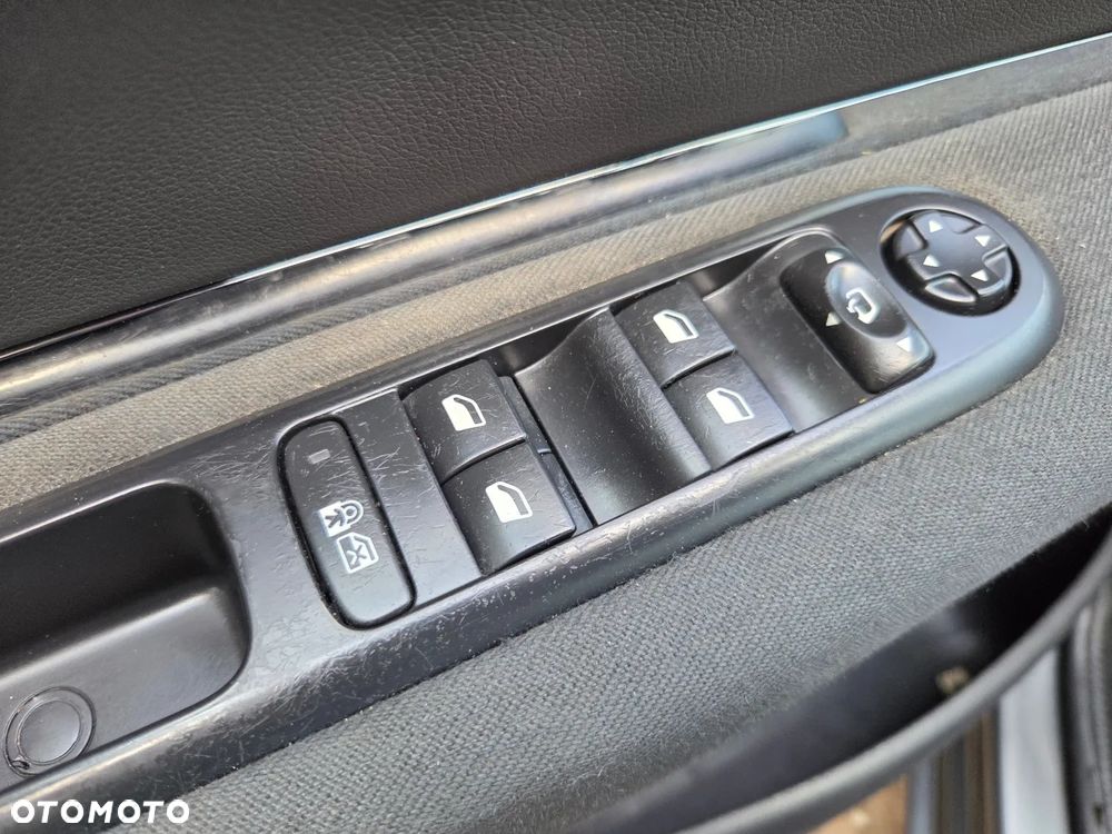 Peugeot 5008 HDI 115 Active - 14