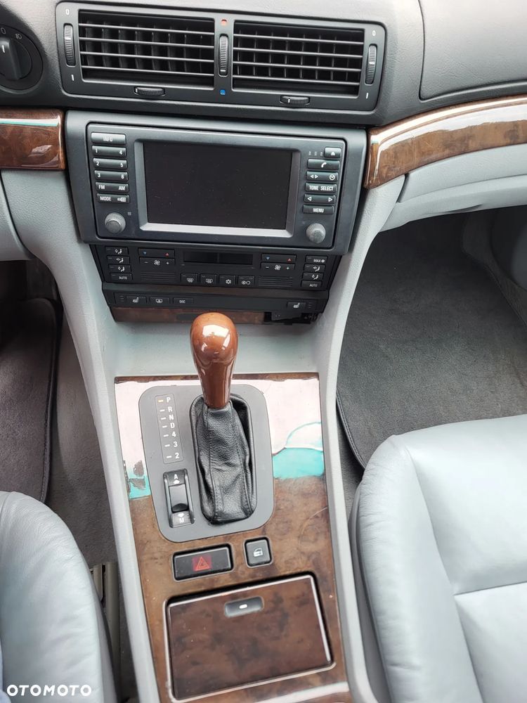 BMW Seria 7 740iL - 28