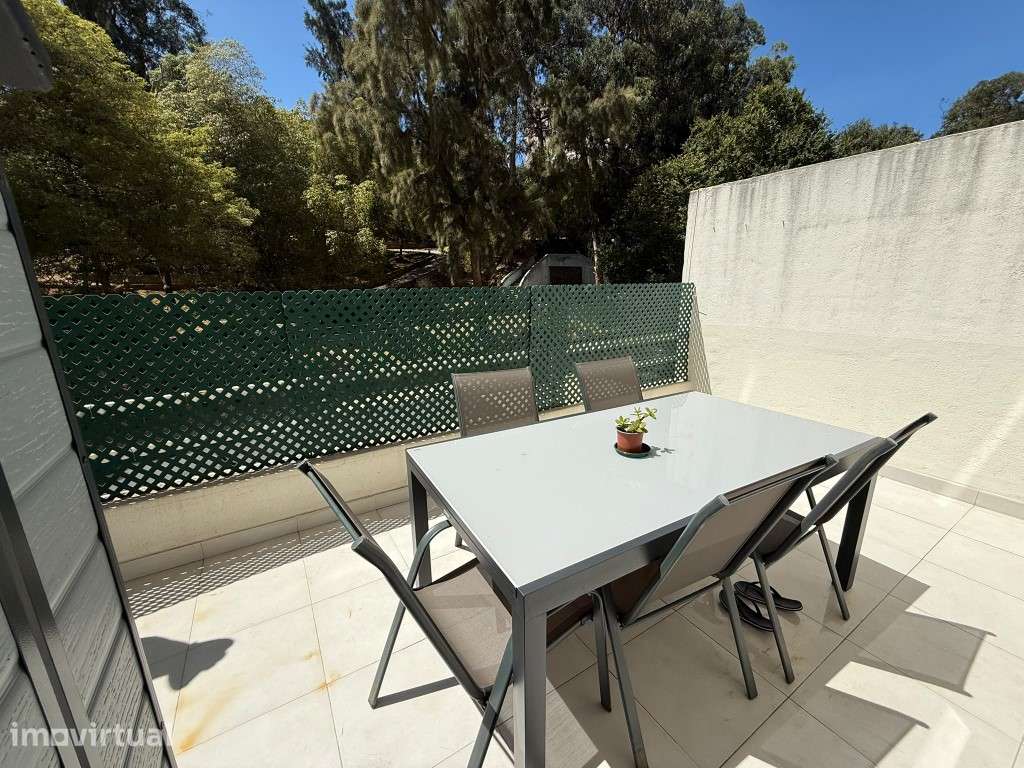 Apartamento com Terraço no Estoril | Luminoso e Localização Premium - Grande imagem: 4/16