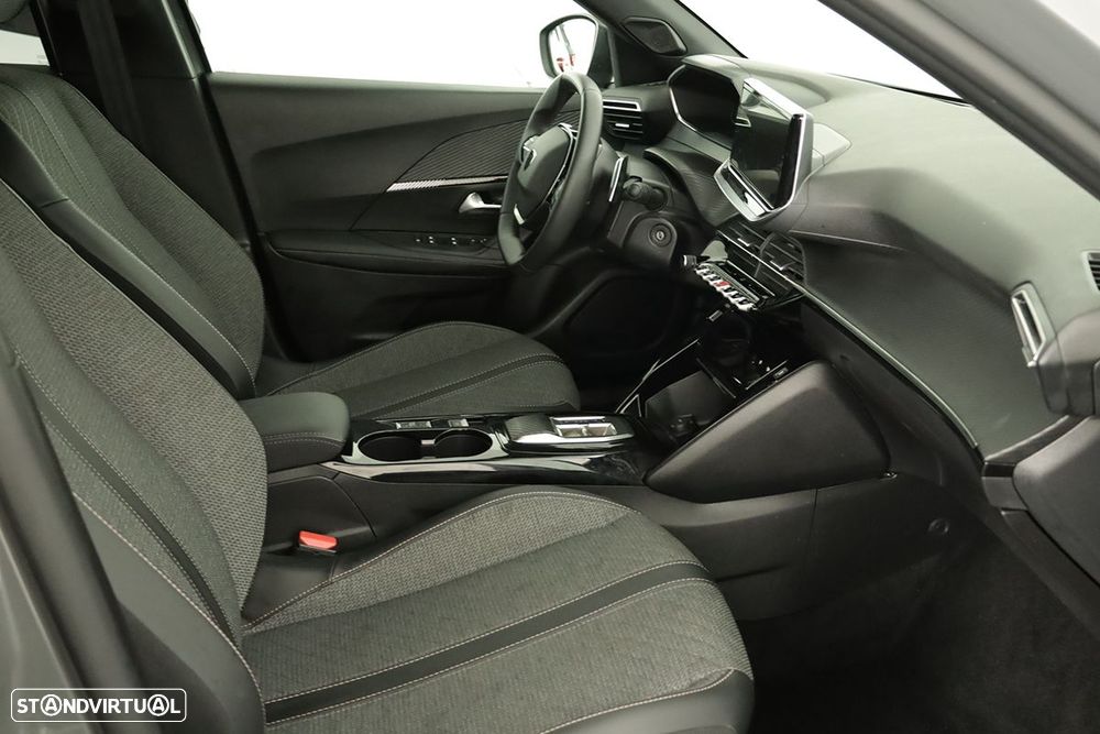 Peugeot 2008 1.2 PureTech Allure EAT8 - 22