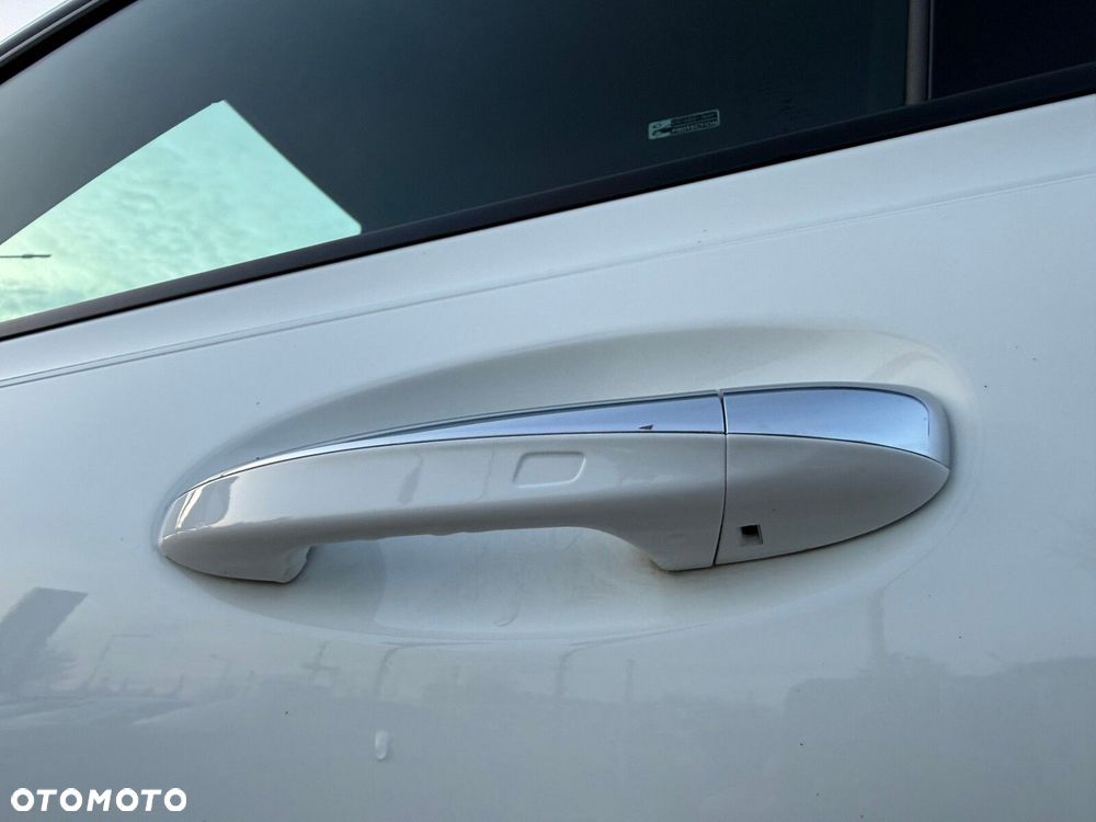 Mercedes-Benz GLB - 11