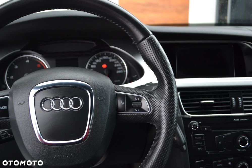 Audi A4 Avant 2.0 TDI DPF quattro - 25